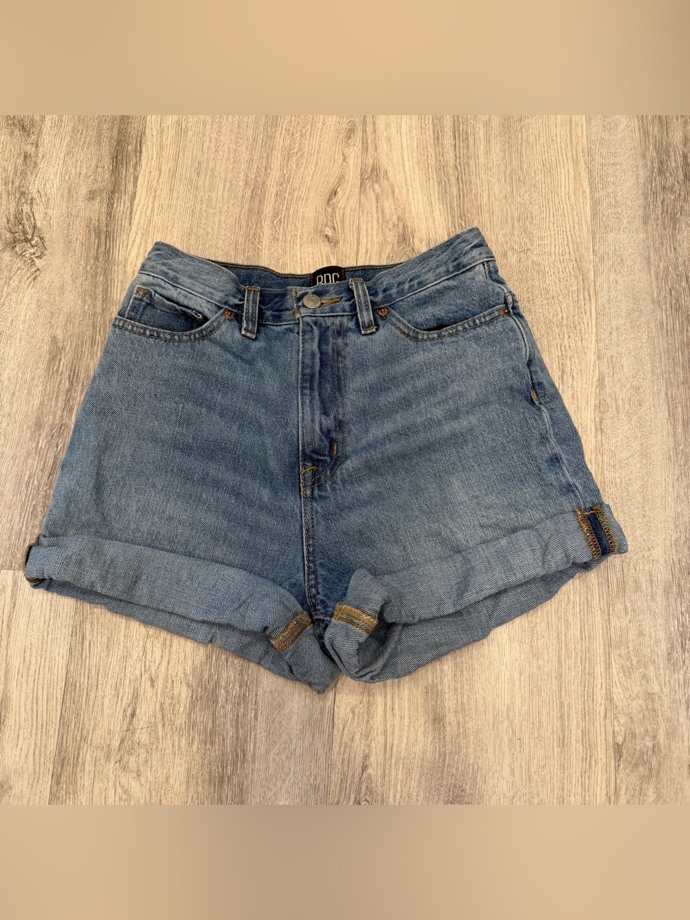 BDG Urban Outfitters High Rise Mom Denim Shorts Size 25 Light Wash Cuffed